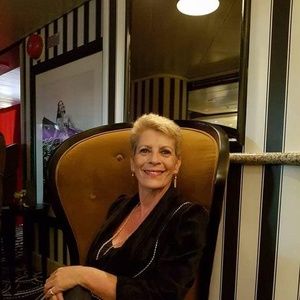 Meet your Posher, Angela